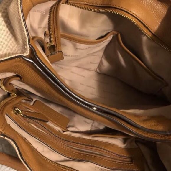 Michael Kors should bag/purse/tote - Picture 11 of 12